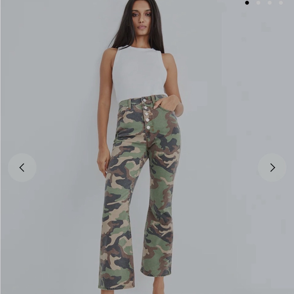 Carly Cotton Blend High Rise
Kick Flare Jeans in Camo